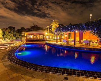 Villas Supreme Hotel - מסייאו - בריכה