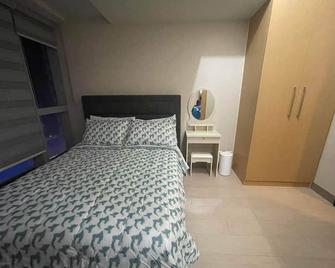 Uptown Parksuites Tower 1, Bgc. Across Mitsukoshi Mall. Near Uptown Mall. - Taguig - Bedroom