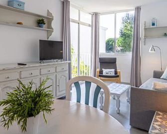 Apartment With Terrace A Few Steps From The Beach - Sant Pol de Mar - Salle à manger