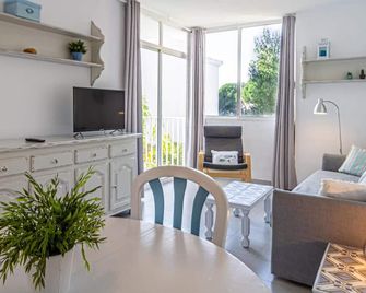 Apartment With Terrace A Few Steps From The Beach - Sant Pol de Mar - Sala de jantar