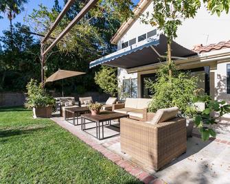 Gorgeous Modern Living - Stevenson Ranch - Patio