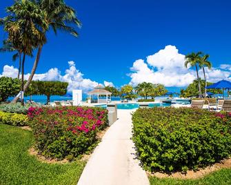 The Grandview Condos on Seven Mile Beach - George Town - Pool