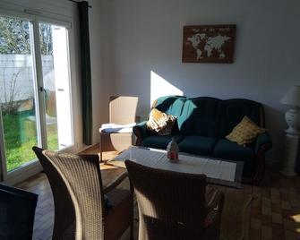 Gîte Renardeau: Comfort and Nature in Chassey-Beaupré - Neufchâteau - Living room