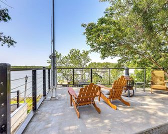 Lakefront Brownwood Home w/ Private Boat Dock - Brownwood - Balcone