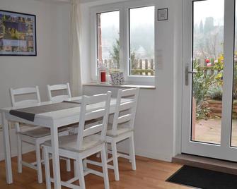 Panorama-Blick Miltenberg, 3 Pers., zentr., am Main, Terrasse, Bootverleih, P - Miltenberg - Essbereich