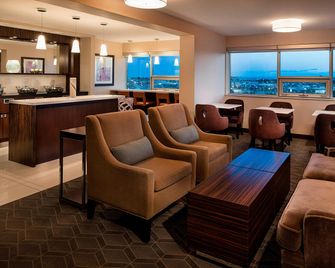 Sheraton Cavalier Calgary Hotel - Calgary - Oleskelutila