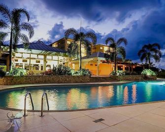 Welcome to my Luxury Condo with 24/7 security, my home away from home. - Limon - Pool