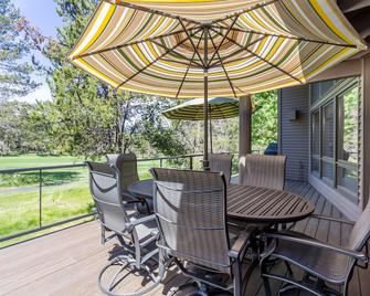 Golf Course Views, Ac!, Bikes, Gas Fireplace, Private Hot Tub - Cher04 - La Pine - Patio