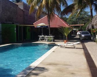 Hotel Tunco Lodge Village - El Sunzal - Piscina