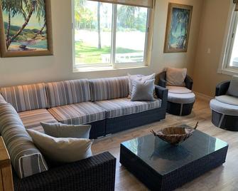 Luxury Beachfront Villa, February Point, George Town, Great Exuma - Georgetown - Living room