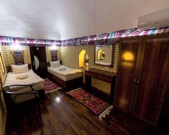 Feruzkhan Hotel - Madrassah Mohammed Rakhim Khan 1871 - Khiva - Bedroom