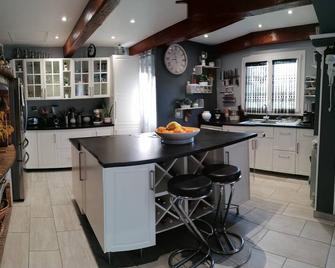 Villa village in the countryside - La Roquebrussanne - Cocina