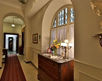 Alibrandi Palace - Civitavecchia - Pasillo