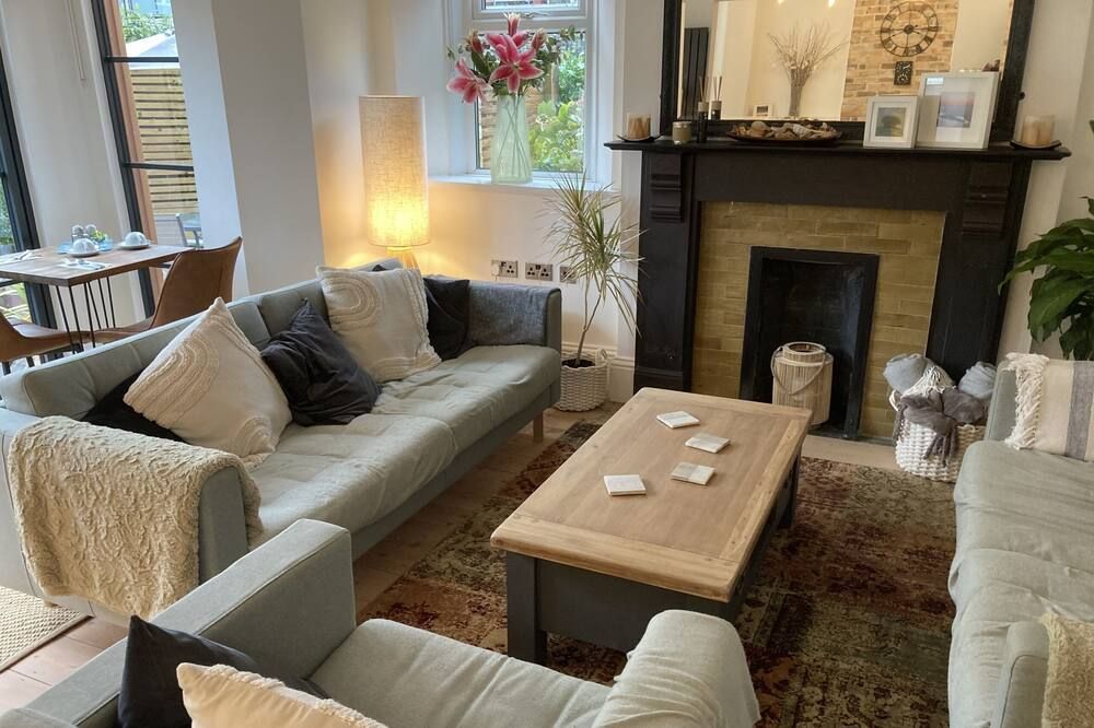 Summer Breeze Guest House - Newquay - Living room