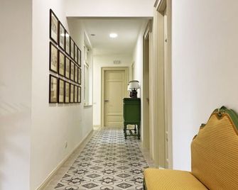 Isola - Smart Aparthotel - Messina - Pasillo