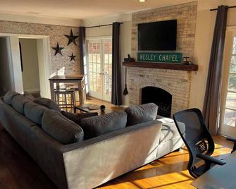 Cheerful 5 bedroom 3.5 bath very spacious home. - Indian Trail - Sala de estar