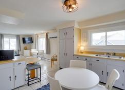 Spacious South Haven Retreat Near Lake Michigan - South Haven - Dining room