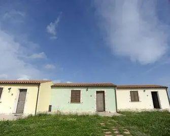 Agriturismo B&B Casteldoria - Santa Maria Coghinas - Building