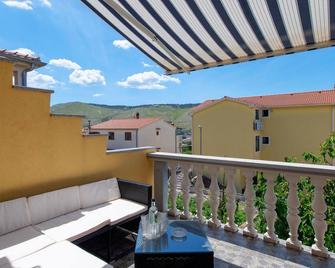 Two-Bedroom Apartment In Sibenik - Grebastica - Balkon