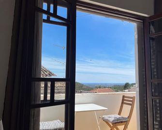 Cute house nearby Monchique - Algarve. Long term rental on request. - Caldas de Monchique - Balcó