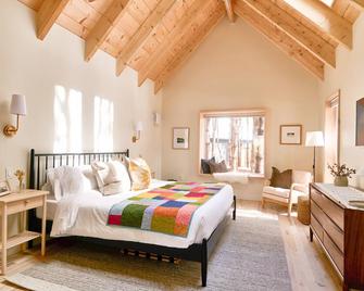 Black Forest Cabins - Mahone Bay - Bedroom