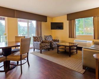 Best Western Plus Plaza by The Green - Kent - Living room