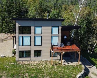 Hôtel à la maison - l'Inversé, confort et spa - Les Éboulements - Building