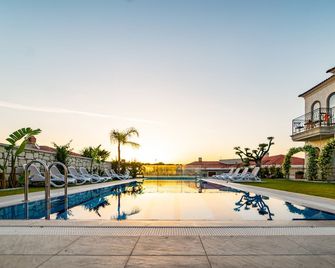 Cemal Alacati Butik Hotel - Алачаті - Басейн