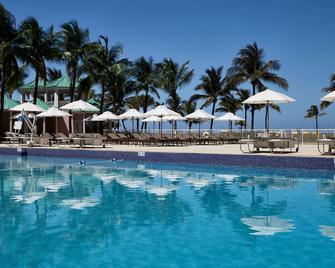 Sea View Hotel, Bal Harbour, On The Ocean - Bal Harbour - Zwembad