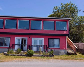Gordie's Lookout Executive Loft with Ocean Views - Alert Bay - Будівля