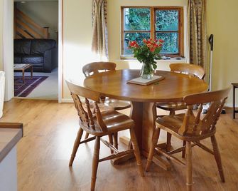 2 bedroom accommodation in Ottery St Mary - 오터리 세인트 메리 - 다이닝룸