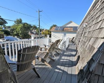 Adorable Studio-Ocean Block Rehoboth Beach, 29 Maryland Ave, Unit 211 - Rehoboth Beach - Balcony