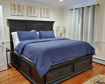 20-2 Comfortable Quality Cribs - New York - Bedroom