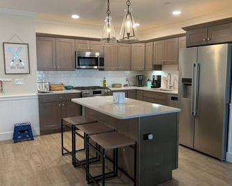 3 Bedroom Slope-side Condo at Cranmore Mountain. Minutes to Storyland! - North Conway - Køkken