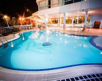 Viang Tak Riverside Hotel - Tak - Pool