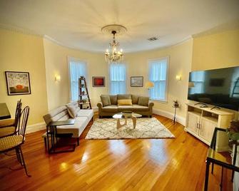 3-bedroom 2 baths beautiful victorian with WiFi, AC - Boston - Soggiorno