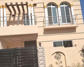 Inviting 3-Bed House in Jhelum - Jhelum - Building