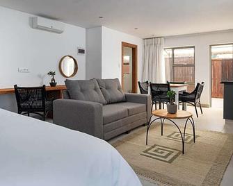 5 On Lindsay - Ballito - Wohnzimmer