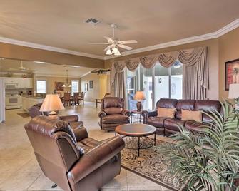 Canalfront Cape Coral House with Pool and Patio! - Cape Coral - Wohnzimmer