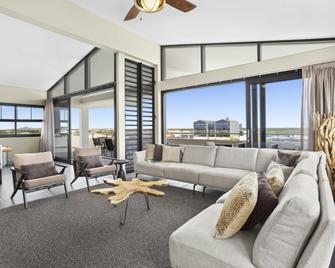 Delfins Beach Resort Bonaire, Tapestry Collection by Hilton - Kralendijk - Living room