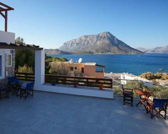 Vasilis Studios - Mirties - Balkon