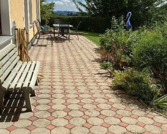 Cozy vacation apartment with terrace and pool - Tiefenbach (Cham) - Patio