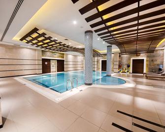 Ramada by Wyndham Erbil Gulan Street - Erbil - Pool