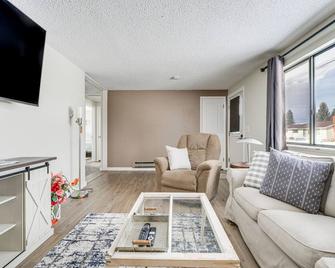 Dog-Friendly Montana Home w/ Deck & Fenced-In Yard - Dillon - Living room