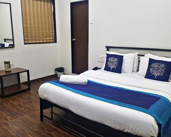 Hotel Kumkum - Mumbai - Bedroom