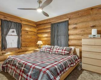 Lakefront Cabin Incredible for a Peaceful and Serene Getaway in New Hampshire - Pittsburg - Habitación