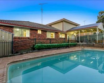 Private room with pool and ensuite - Campbelltown - Piscina