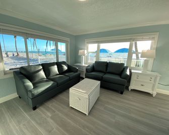 Tropical Breeze Beach Club - Holmes Beach - Sala de estar