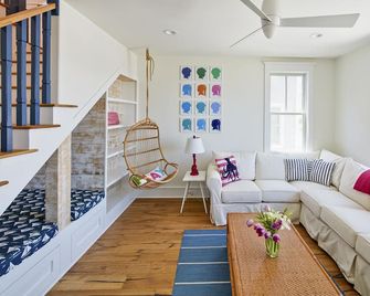 Heart Of Downtown-Walk To Beach, Boardwalk & Bandstand - Bethany Beach - Living room