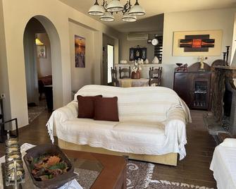 Family holiday directly at the beach - apartment with garden, wifi | Messenia, P - Messene - Sala de estar